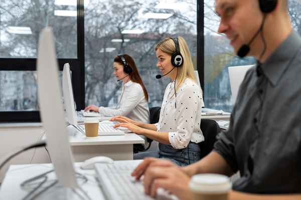 Call centre by freepiks