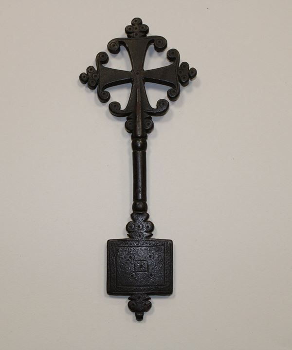 photo of an elaborately designed metal cross