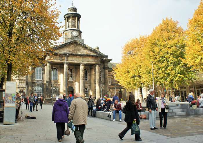 Market Square with wayfinder and centrepiece